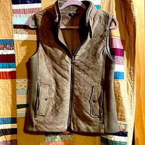 Rowen Faux Suede Quilted Vest size Large